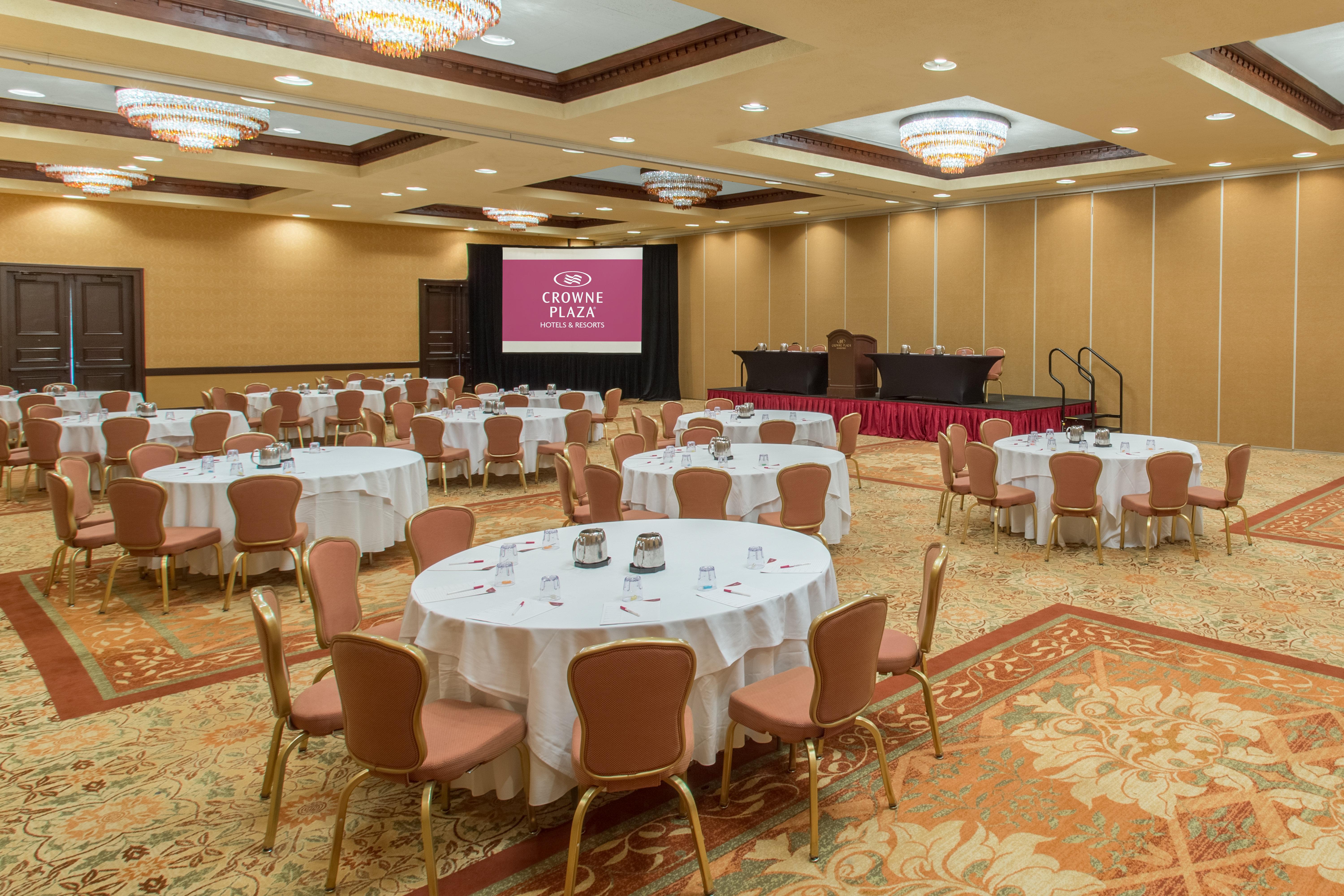 Albuquerque Crowne Plaza By Ihg Hotel Exterior photo