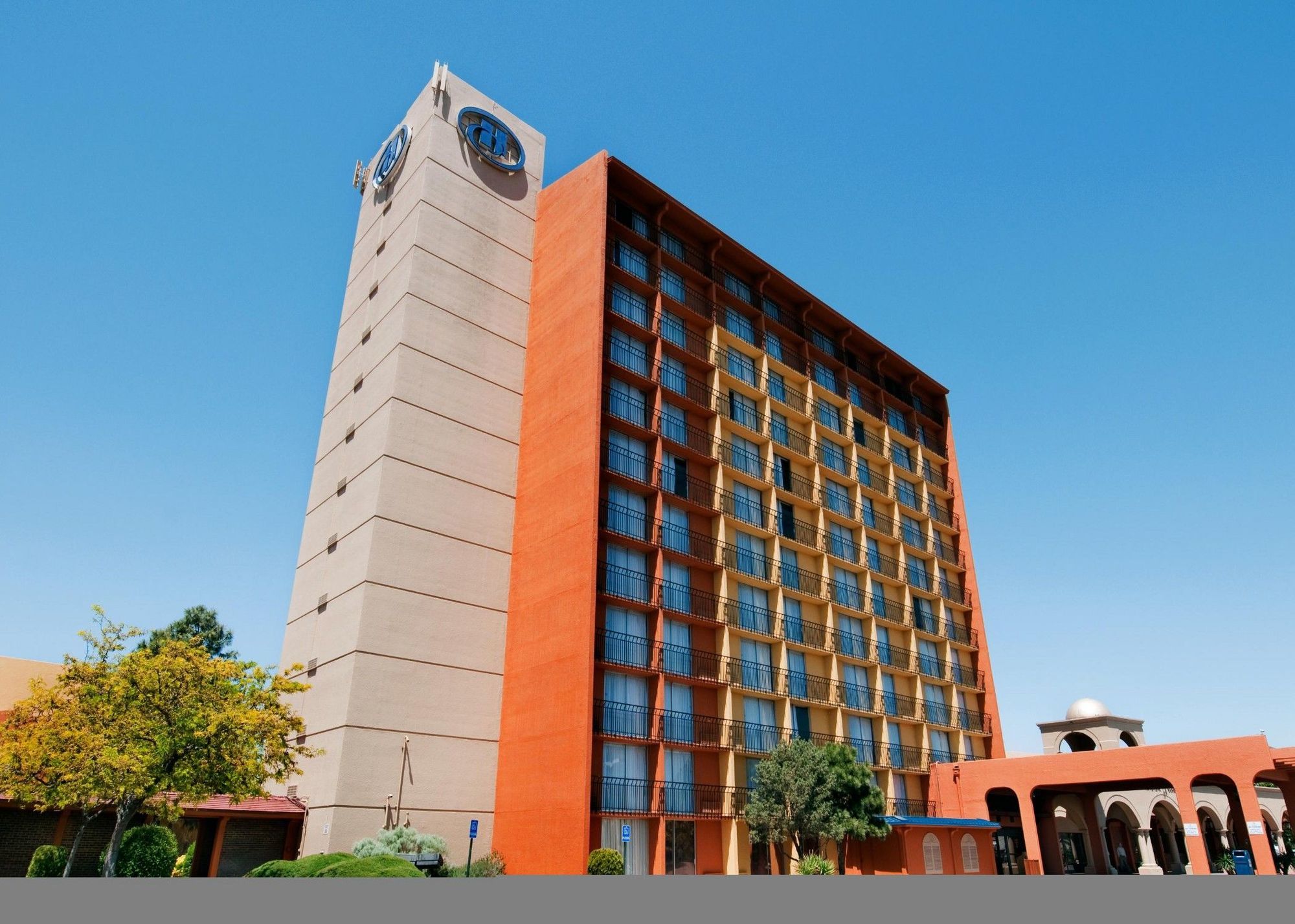 Albuquerque Crowne Plaza By Ihg Hotel Exterior photo