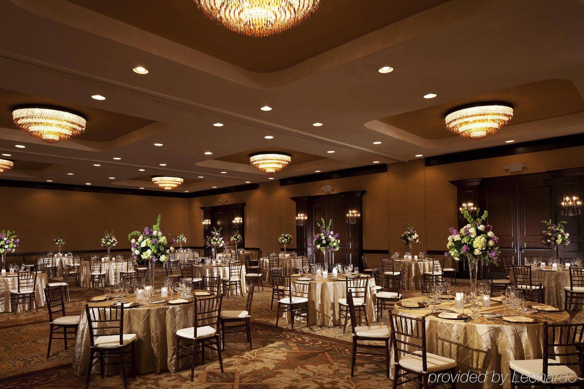 Albuquerque Crowne Plaza By Ihg Hotel Restaurant photo