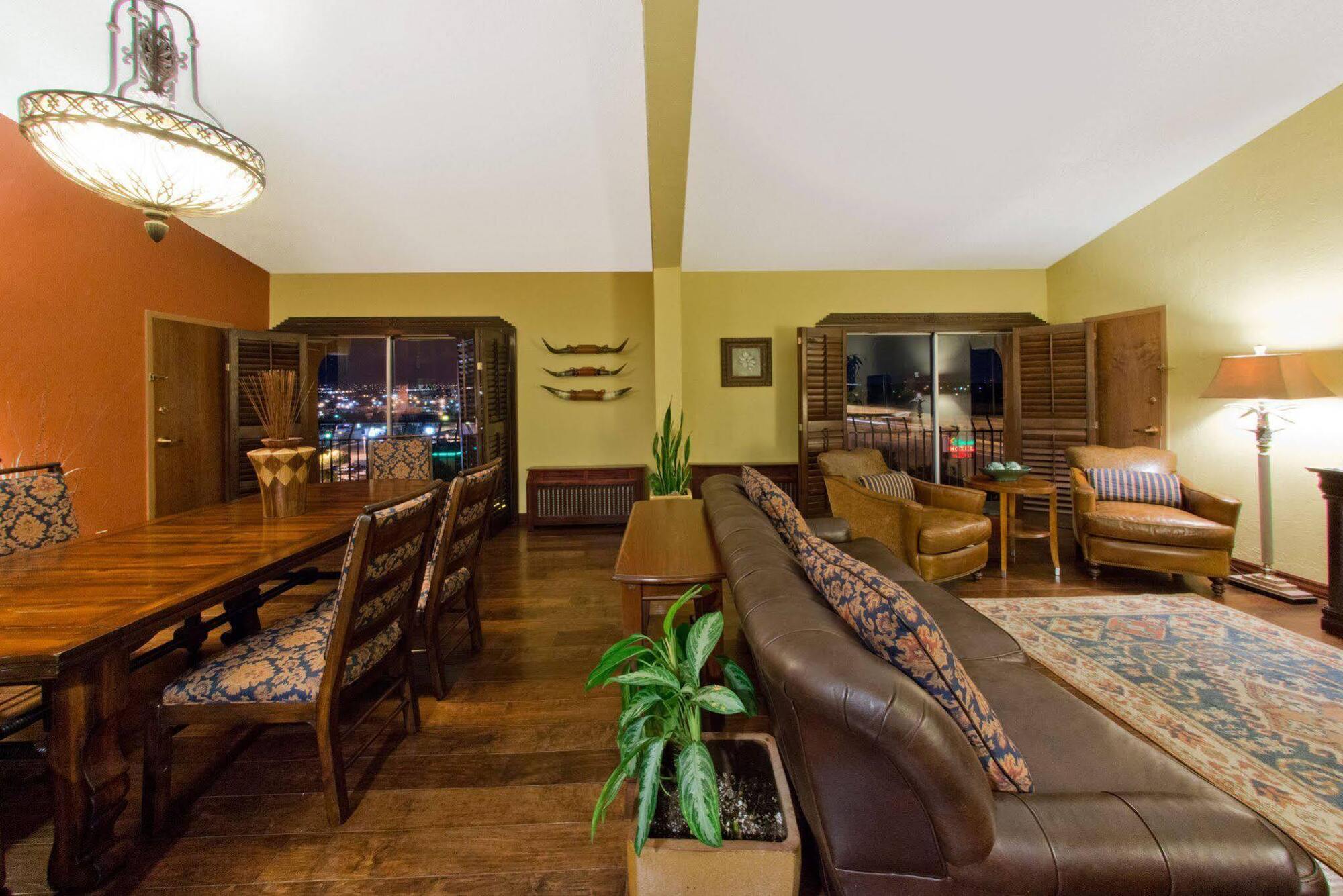 Albuquerque Crowne Plaza By Ihg Hotel Exterior photo